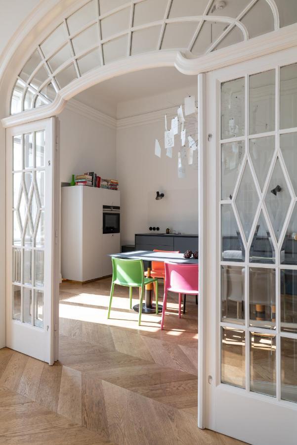 2-bedroom With Private Library Wien