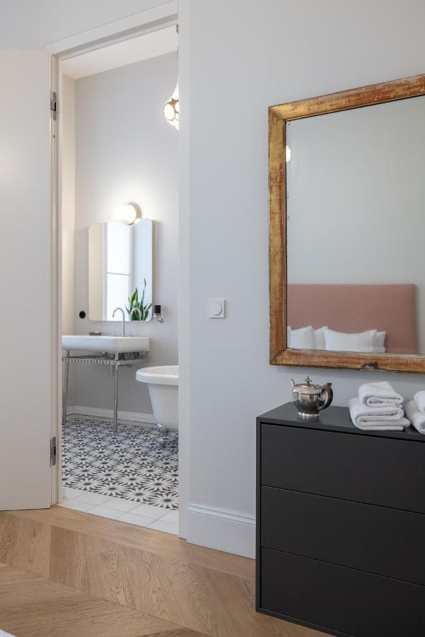 2-bedroom With Private Library Wien