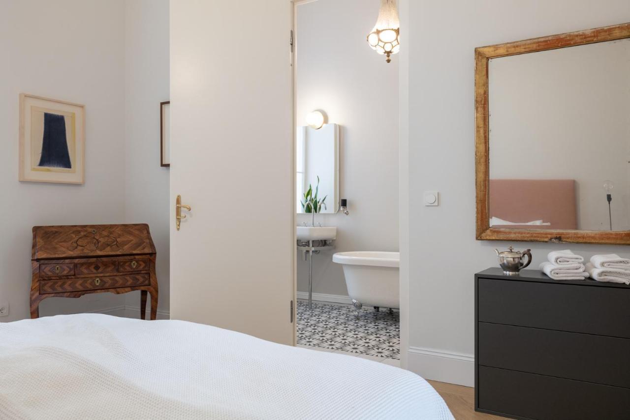 2-bedroom With Private Library Wien